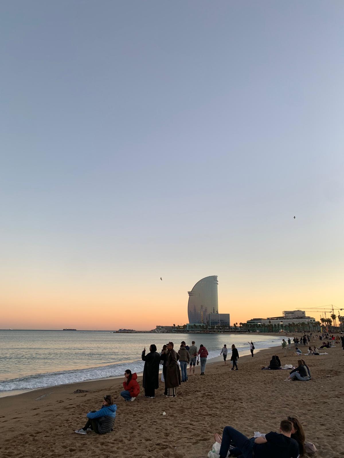 Barceloneta Beach: cum să te bucuri de cea mai populară plajă